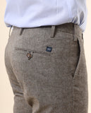 Calças Chinos Soft Slim em Castanho