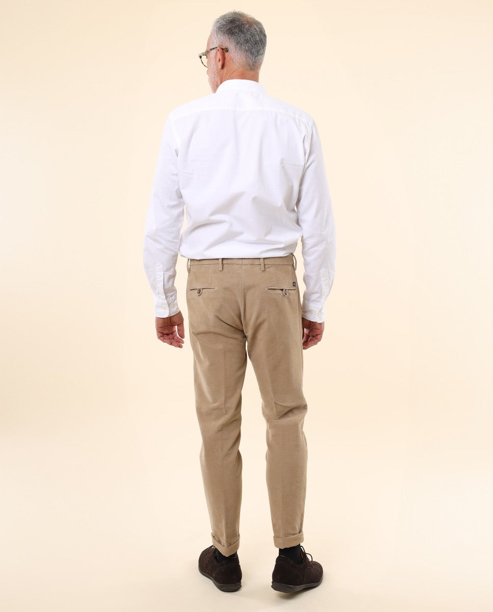 Calças Chinos Soft Slim em Bege Escuro