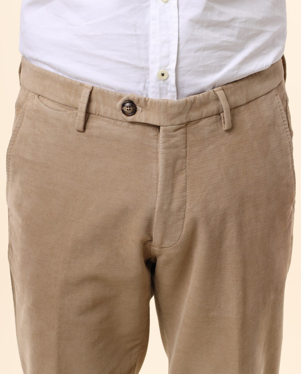 Calças Chinos Soft Slim em Bege Escuro
