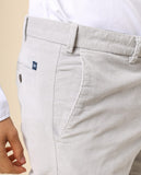 Calças Chinos Regular em Cinzento Claro