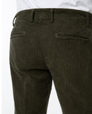 Pantalón Chino Regular en Verde Oscuro