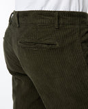 Pantalón Chino Regular en Verde Oscuro