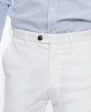 Pantalón Chino Regular en Blanco