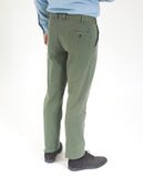 Pantalón Chino Regular en Verde Oliva